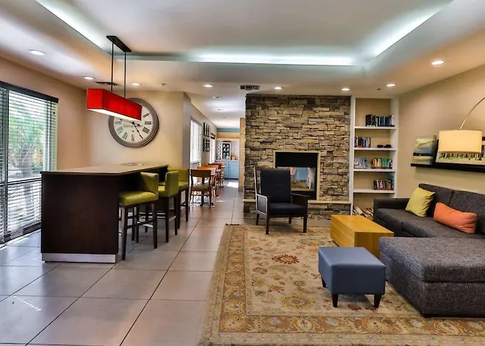 Wingate By Wyndham Phoenix Hotel