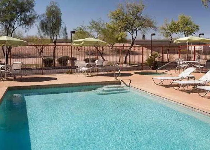 Hotel Wingate By Wyndham Phoenix 3*