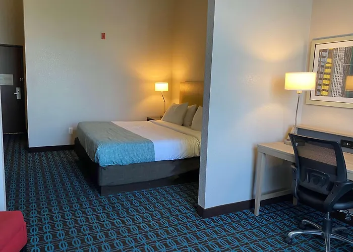 Wingate By Wyndham Phoenix Hotel