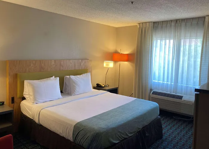 Wingate By Wyndham Phoenix 3*