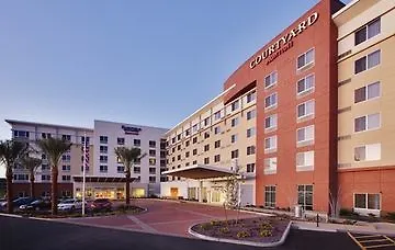 Wingate By Wyndham Phoenix Hotel 3*