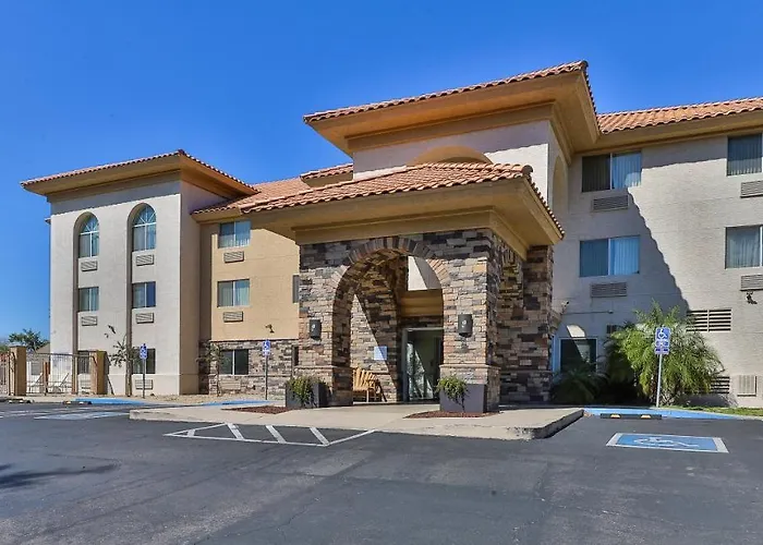 Wingate By Wyndham Phoenix 3*
