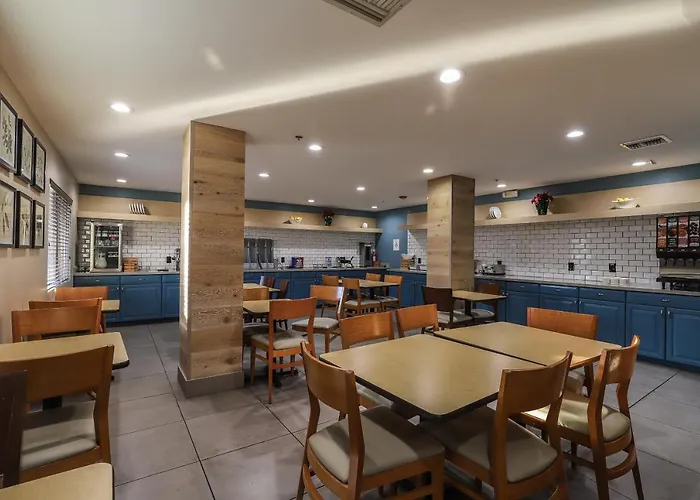 Hotel Wingate By Wyndham Phoenix 3*